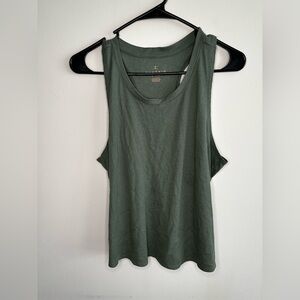 Women’s Green Danskin Racerback Athletic Activewear Gym Tank top Size Medium